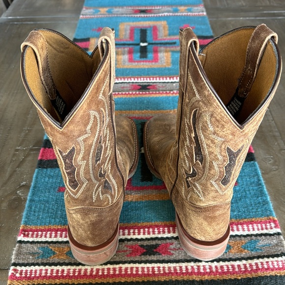 LAREDO MEN'S DISTRESSED LEATHER WESTERN BOOTS - BROAD SQUARE TOE - Picture 4 of 14